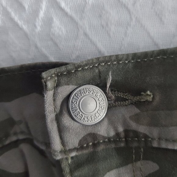 LEVI STRAUSS- 720 HIGH RISE SUPER SKINNY CROP STRETCH CAMO PANTS - Picture 7 of 12